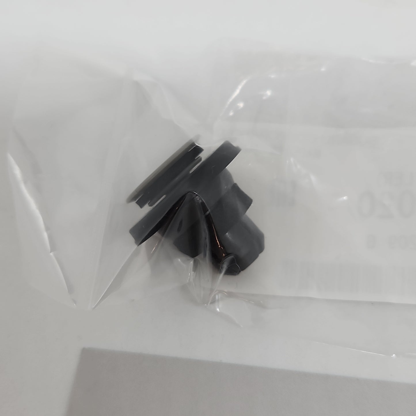 Genuine Rocker Molding Clip 909140020